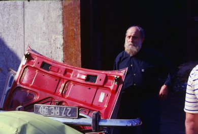 Réalisation de la compression à Nîmes en 1989. D.R.