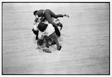 Peter Moore, Photo de Huddle de Simone Forti, 1969