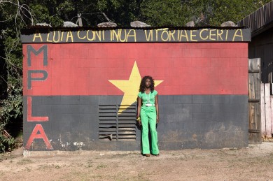 Stan DOUGLAS, A Luta Continua, 1974, 2012, de la série Disco Angola. Courtesy de l’artiste et David Zwirner Gallery. © Stan Douglas